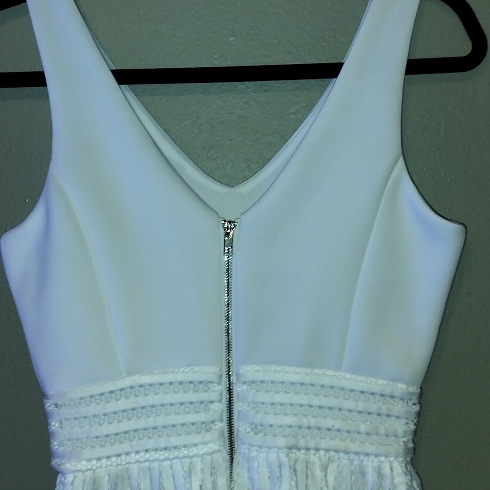 Gianni Bini Mini Solid White Dress. Small. Can Be Worn To Any Affair.